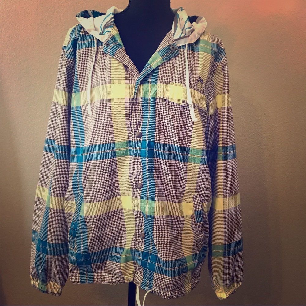 Lightweight windbreaker/ snowboard outer shell!